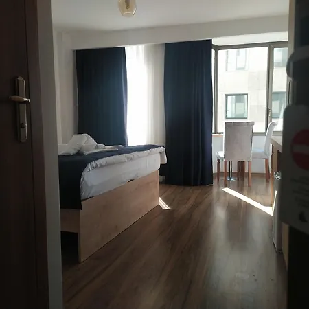 Golden Street 3*
