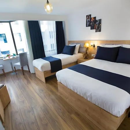 Golden Street 3*