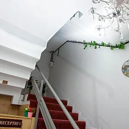 Hotel Golden Street 3*