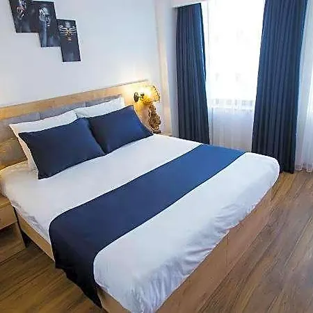 Golden Street Hotel