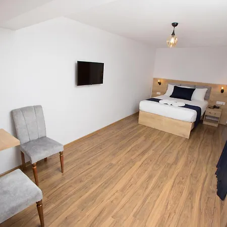 Hotel Golden Street 3*